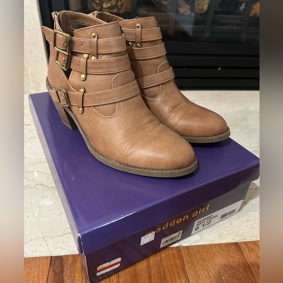 Madden Girl, Size 6 & 1/2, Ankle boots - Picture 3 of 5